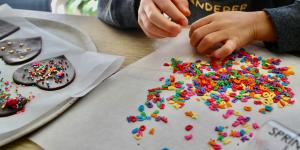 Kid making crafts